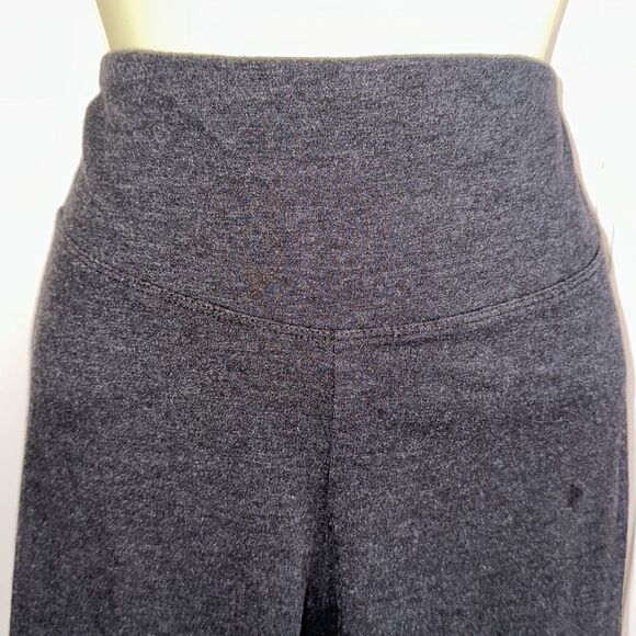 Marika dark gray cotton/polyester/spandex Capri exercise leggings - Picture 2 of 6